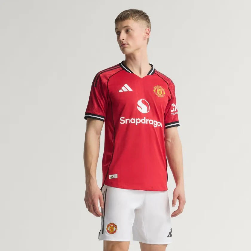 Camisa adidas Manchester United 2025/26 I Jogador - Garcêz Sports