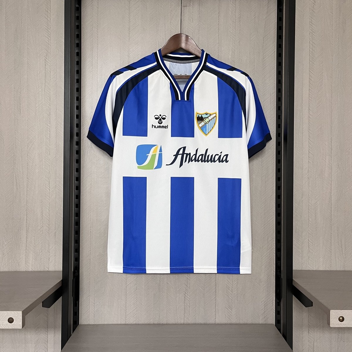 Camisa do Málaga I 2025 - Branca e azul - Garcêz Sports