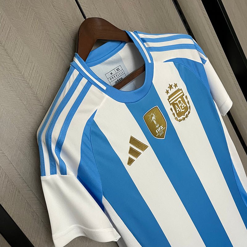 Camisa Seleção Argentina Home 2024/25 + Patch Campeão - Branca e Azul - Garcêz Sports