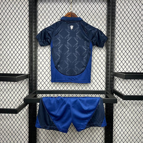 Kit Infantil Manchester United 24/25 - Garcêz Sports