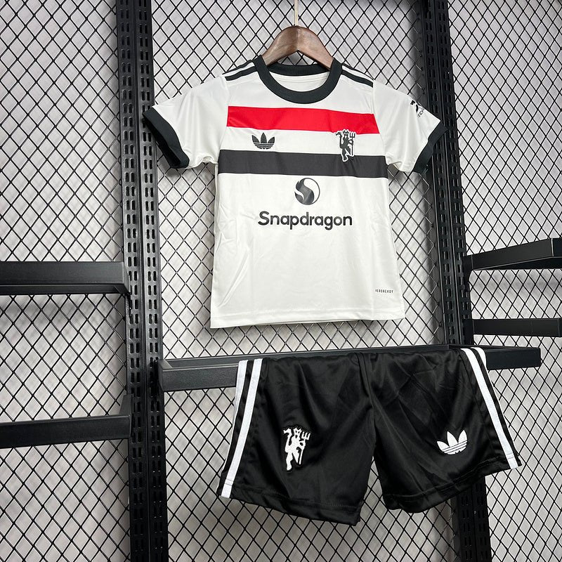 Kit Infantil Manchester United 24/25 - Branco e Vermelho - Garcêz Sports